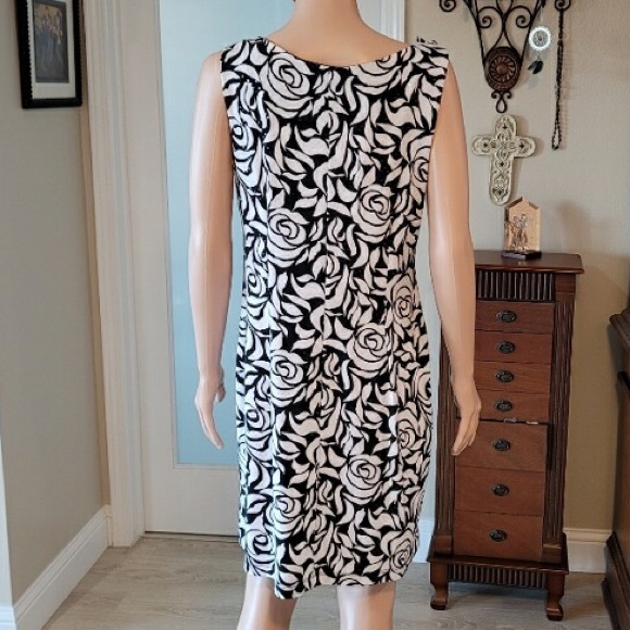 Professional Dress - Picture 2 of 2